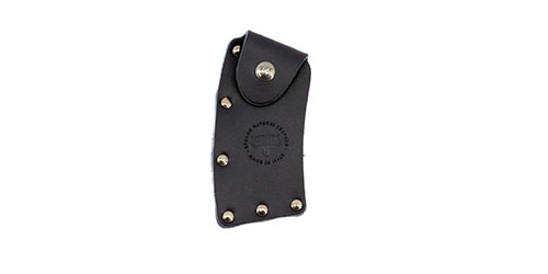 La funda de cuero WOOX Terra, hecha a mano en Italia, ofrece seguridad ajustada, costuras artesanales y protección para tu hacha en cualquier aventura.
